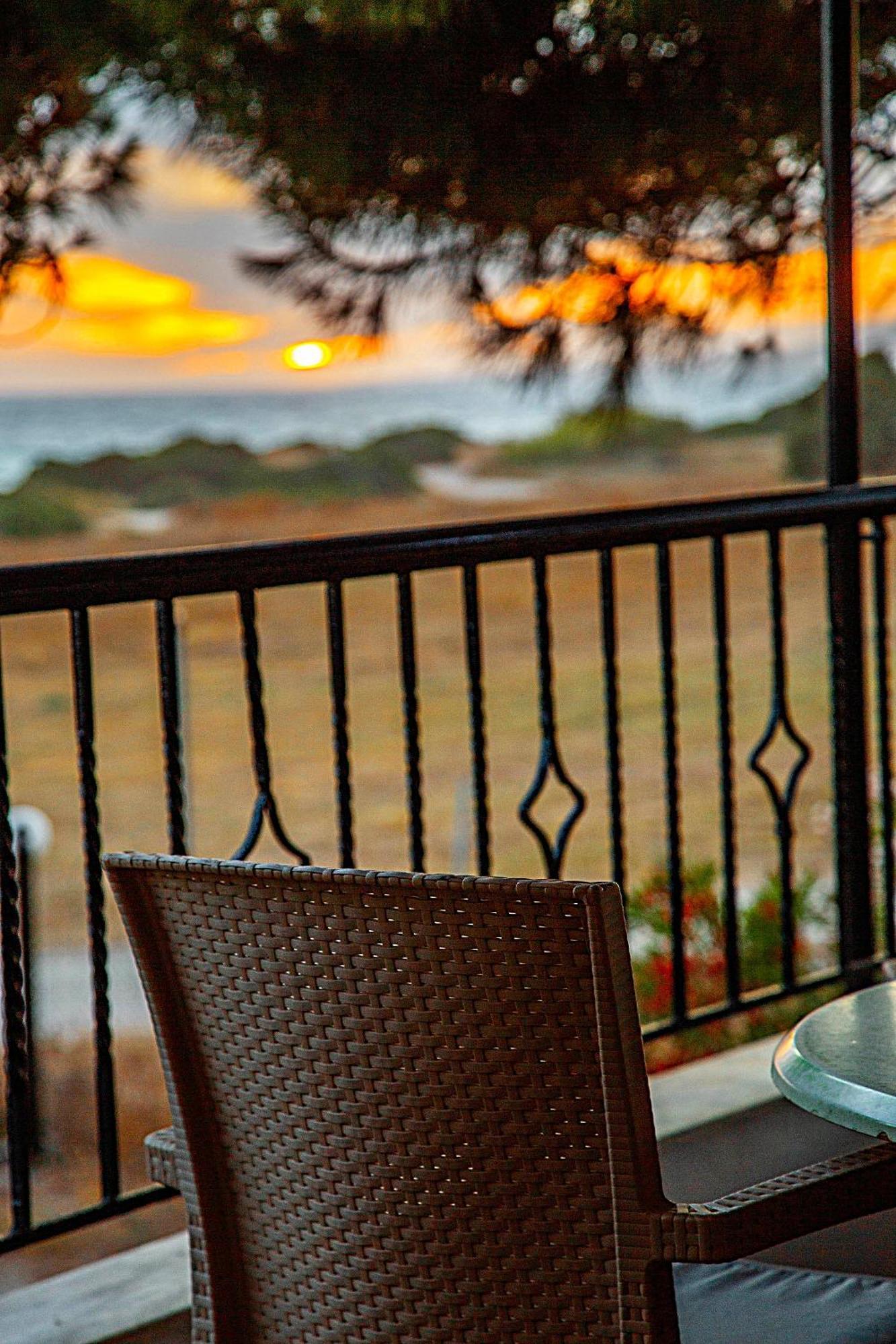 Romanos Beach Villas Bagian luar foto