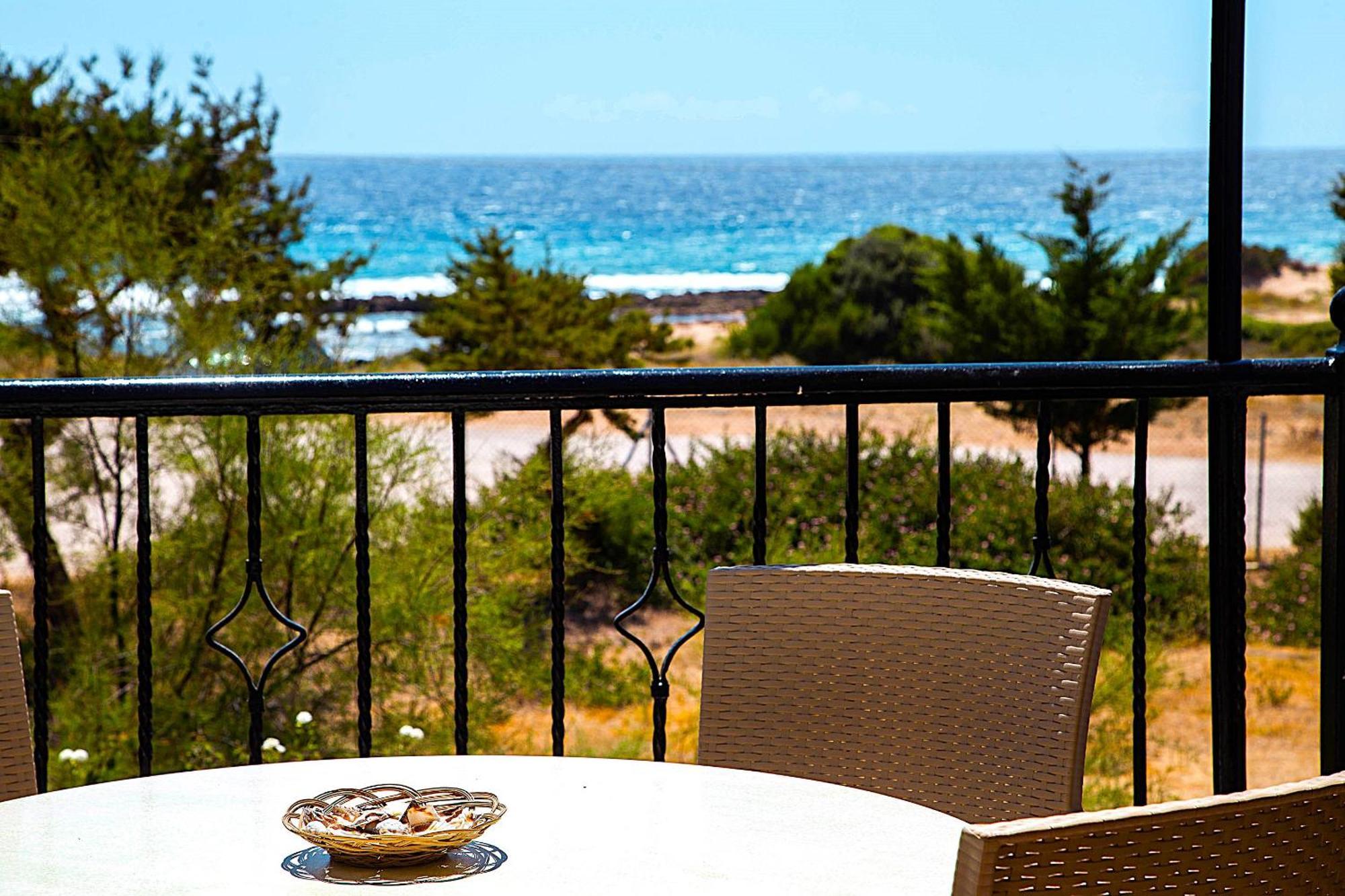 Romanos Beach Villas Bagian luar foto