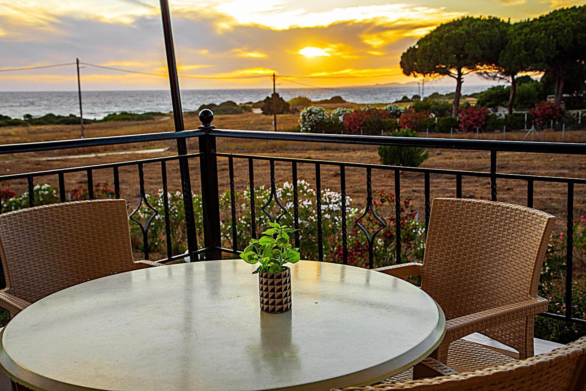 Romanos Beach Villas Bagian luar foto