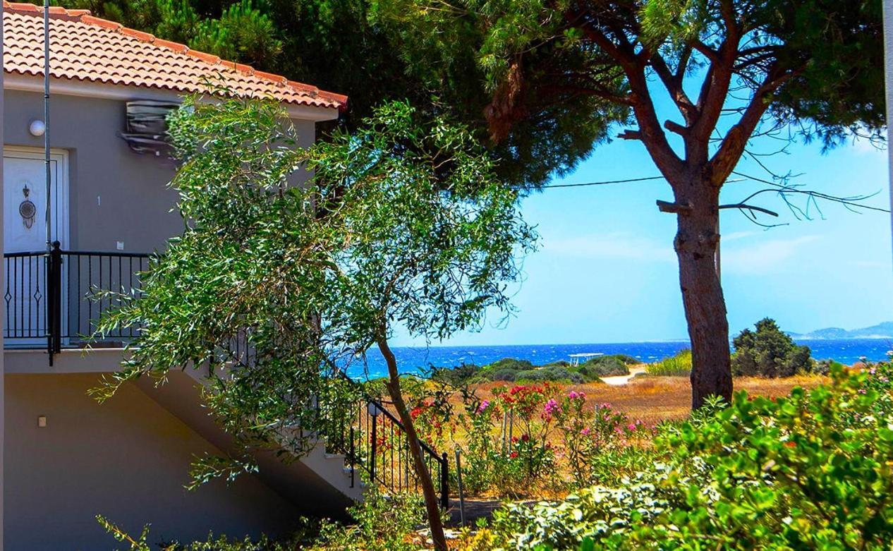 Romanos Beach Villas Bagian luar foto