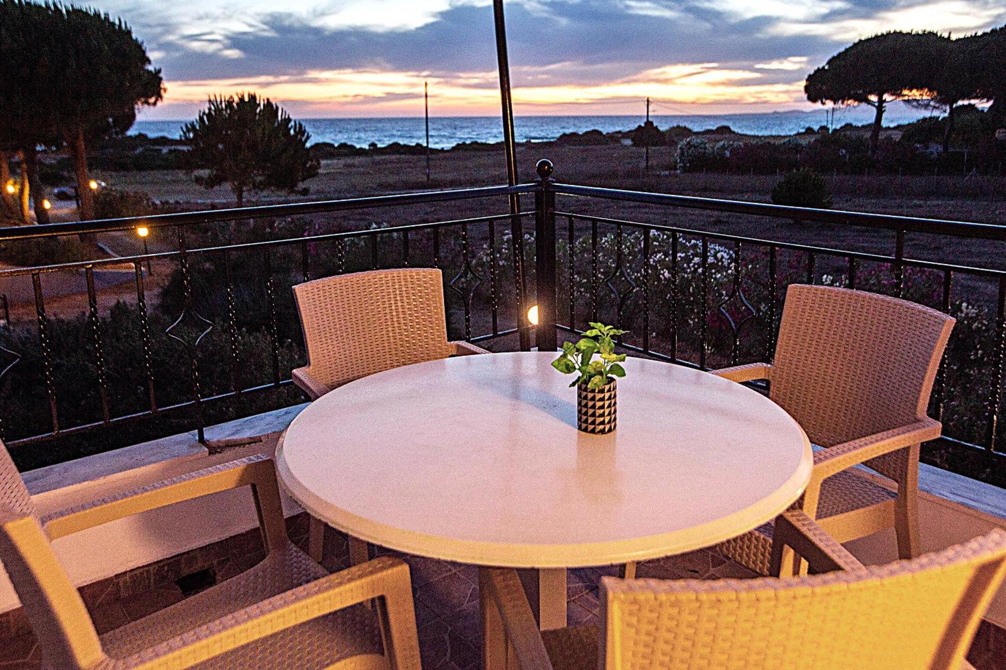 Romanos Beach Villas Bagian luar foto