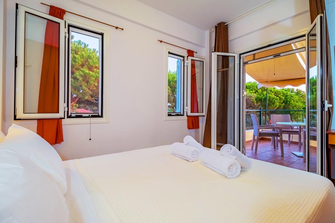 Romanos Beach Villas Bagian luar foto