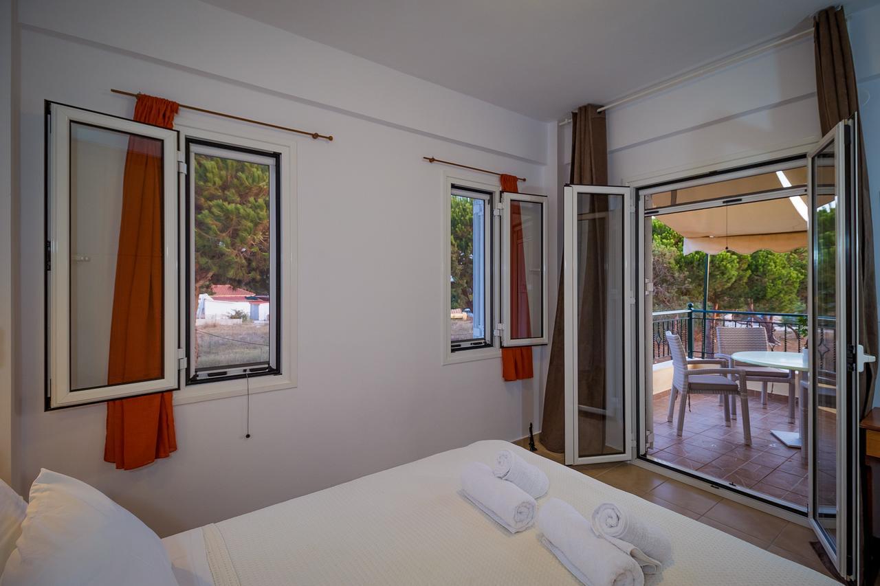 Romanos Beach Villas Bagian luar foto