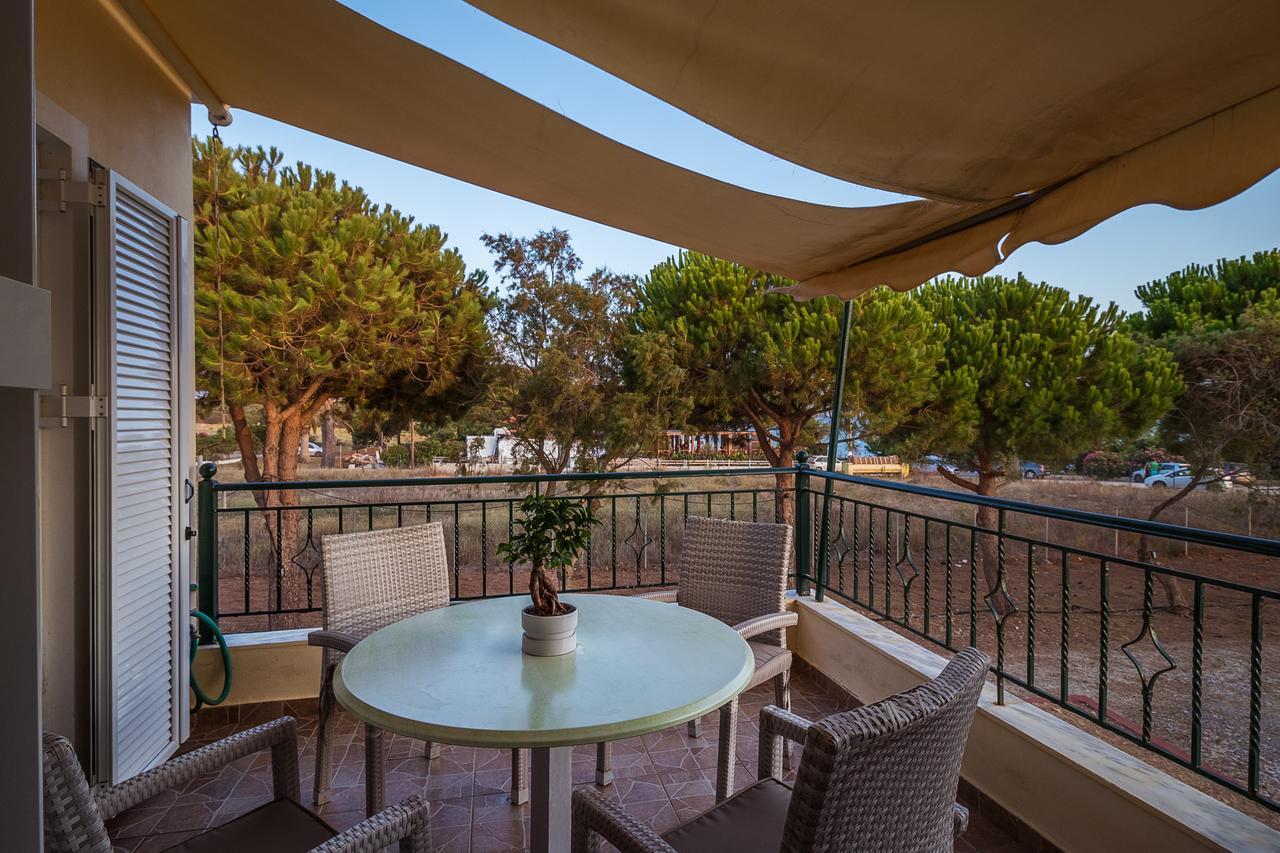 Romanos Beach Villas Bagian luar foto