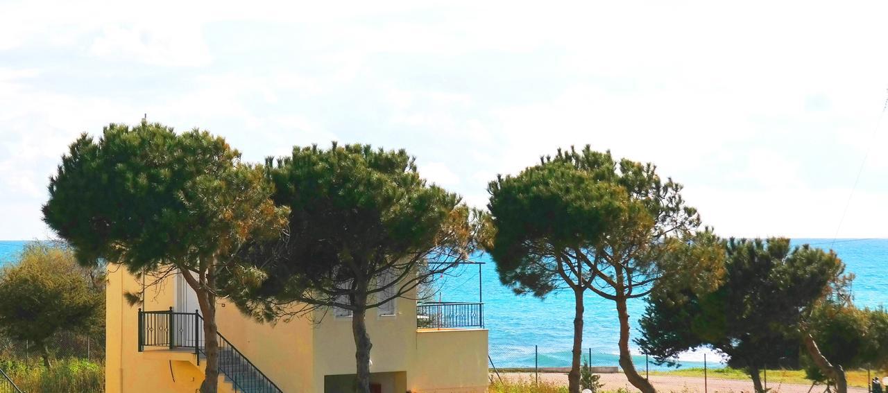 Romanos Beach Villas Bagian luar foto